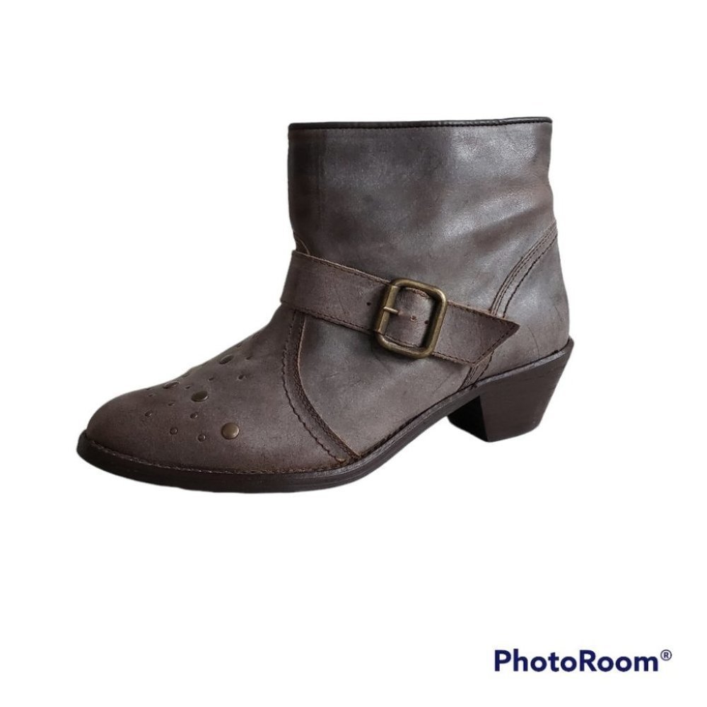 Steve Madden brown leather studded western ankle boots sz 7